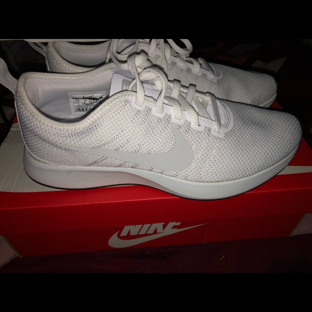 Athletic shoes